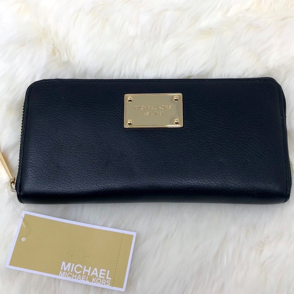 Michael Kors Handbags - NEW Michael Kors Black Jet Set Continental Wallet